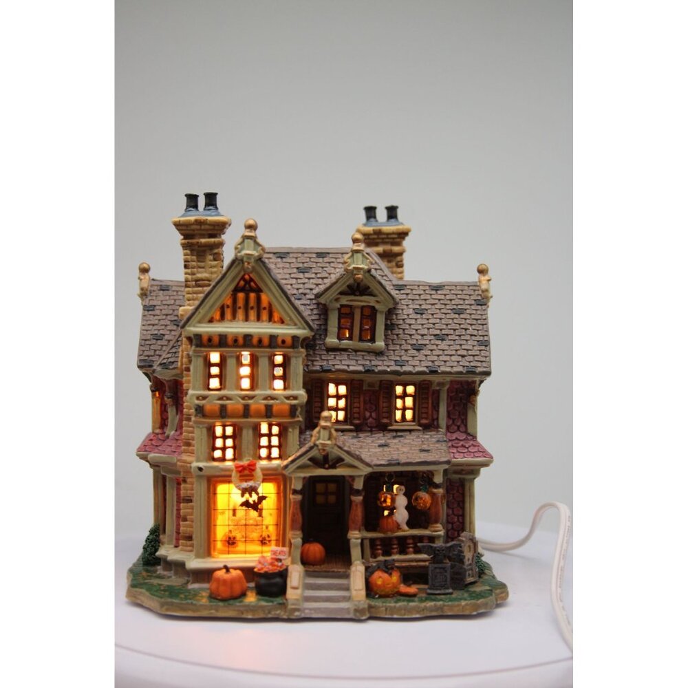 Lemax Spooky Town Village - Trick or Treaters House - Picture 3 of 7